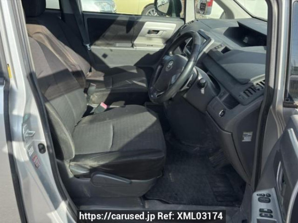Used 2008 AT toyota voxy ZRR70W Image[10]