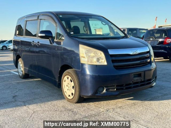 Used 2009 AT toyota noah ZRR70G Image[0]