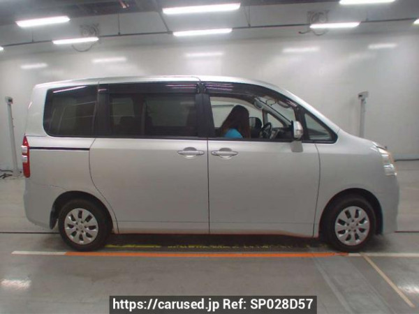 Used 2011 AT toyota noah ZRR70G Image[2]