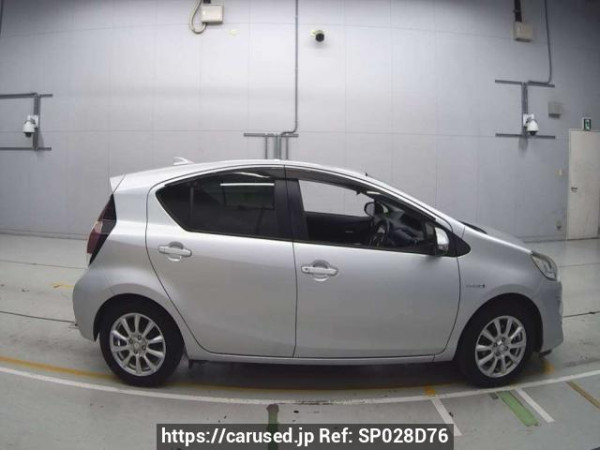 Used 2015 AT toyota aqua NHP10 Image[2]