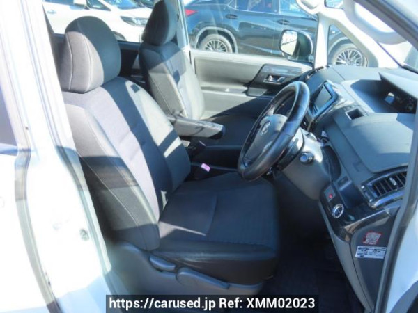 Used 2009 AT toyota voxy ZRR70W Image[15]