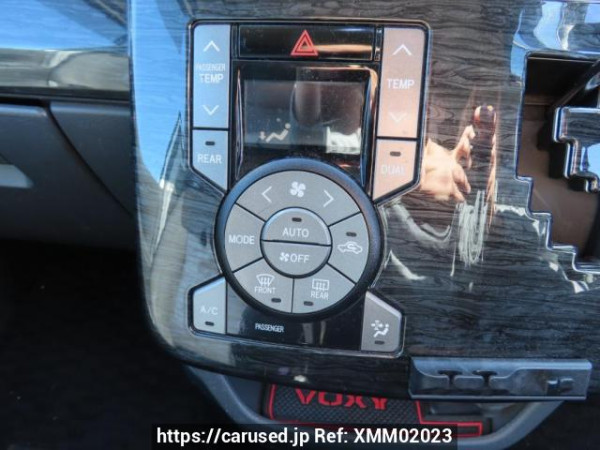 Used 2009 AT toyota voxy ZRR70W Image[32]