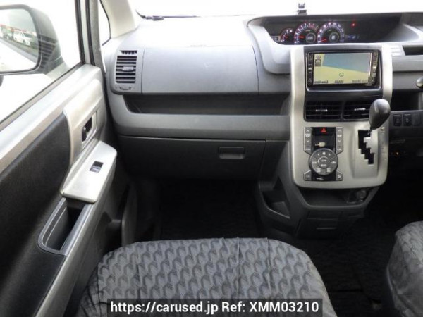 Used 2007 AT toyota noah ZRR70W Image[20]