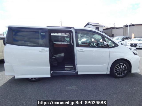 Used 2015 AT toyota voxy ZRR80W Image[1]