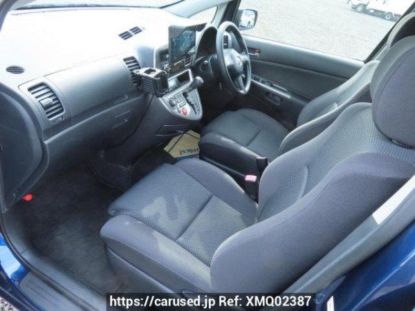 Used 2004 AT toyota wish ZNE10G Image[16]