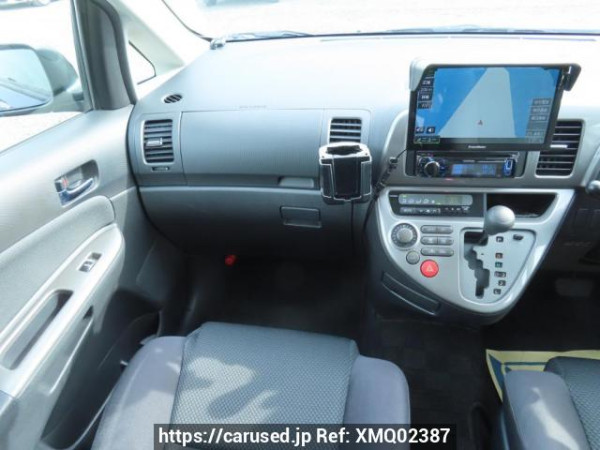 Used 2004 AT toyota wish ZNE10G Image[23]