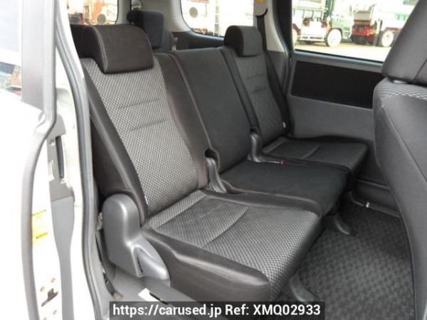 Used 2009 AT toyota noah ZRR70W Image[15]