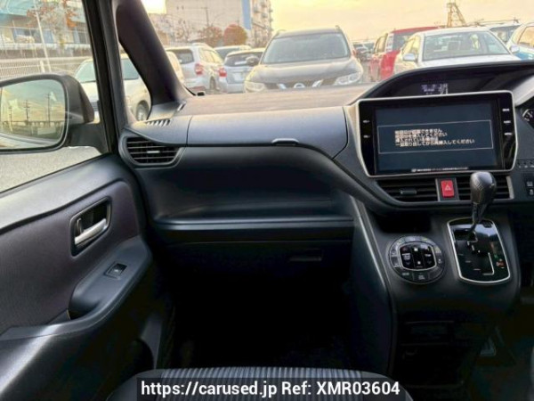 Used 2014 AT toyota voxy ZRR80W Image[20]