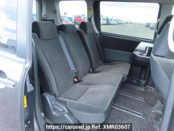 Used 2010 AT toyota noah ZRR70G Image[18]