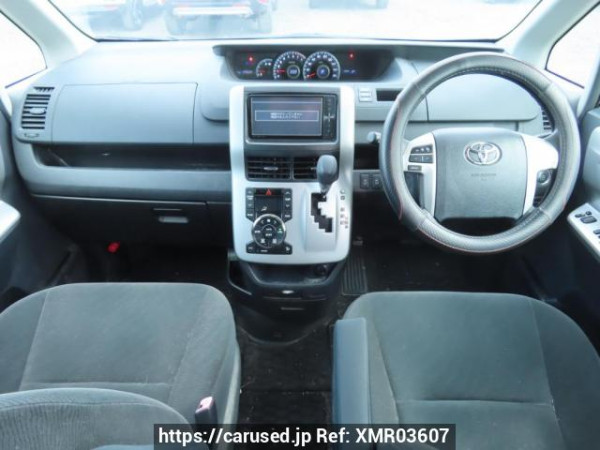 Used 2010 AT toyota noah ZRR70G Image[24]