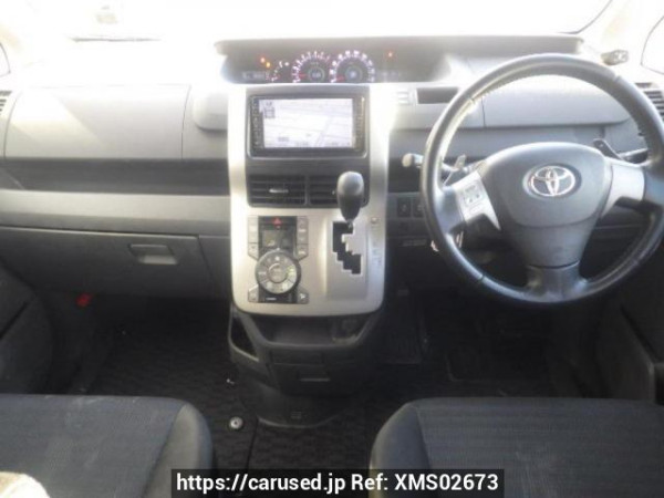 Used 2009 AT toyota voxy ZRR70W Image[16]