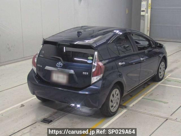 Used 2016 AT toyota aqua NHP10 Image[1]