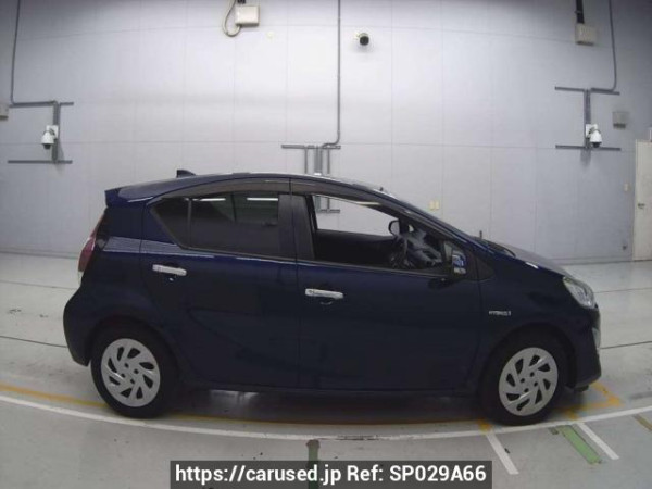 Used 2016 AT toyota aqua NHP10 Image[2]