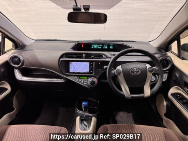 Used 2013 AT toyota aqua NHP10 Image[1]