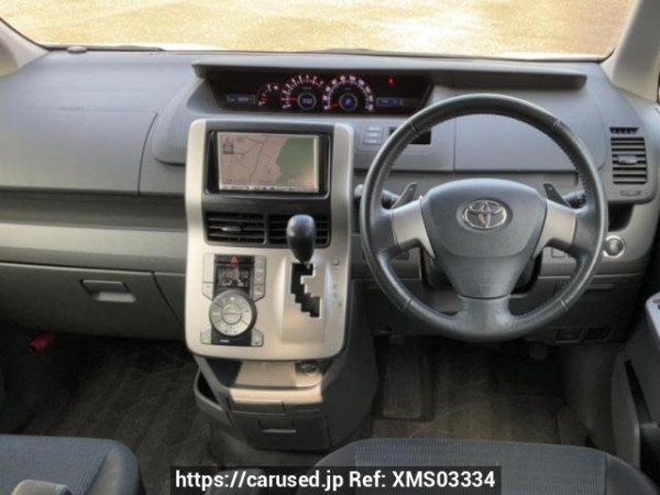 Used 2007 AT toyota voxy ZRR75W Image[19]