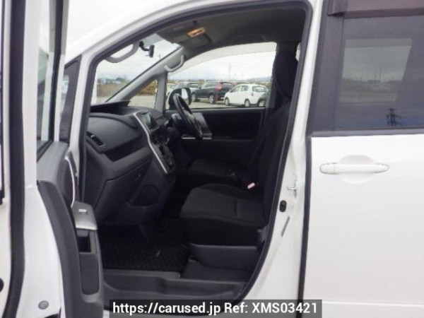 Used 2007 AT toyota voxy ZRR70W Image[12]