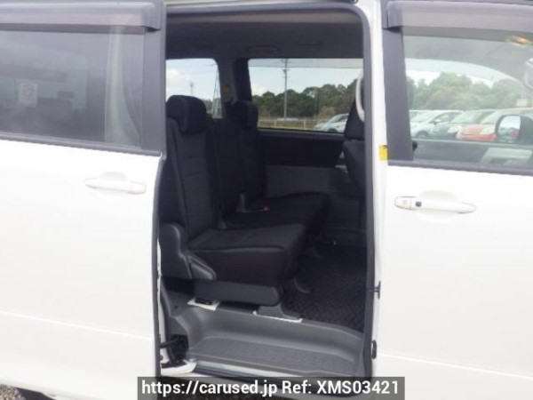 Used 2007 AT toyota voxy ZRR70W Image[13]