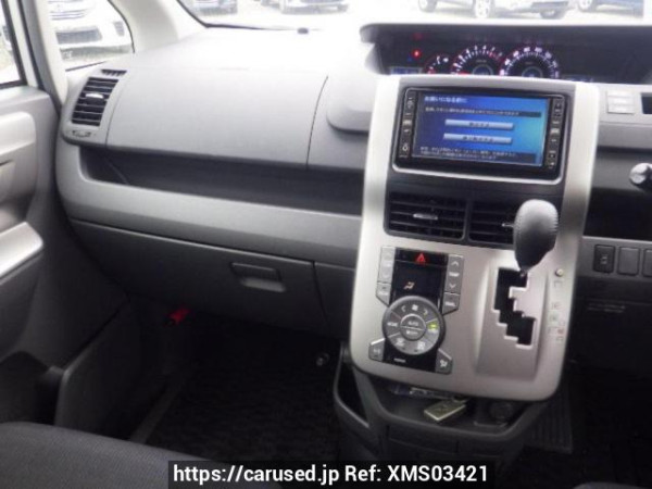Used 2007 AT toyota voxy ZRR70W Image[18]