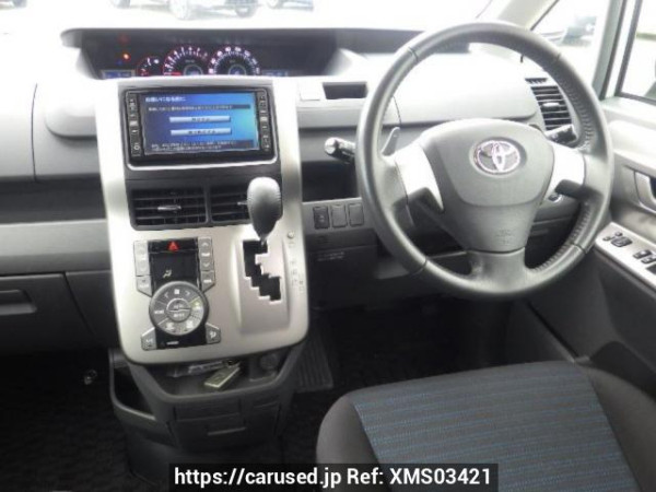 Used 2007 AT toyota voxy ZRR70W Image[19]