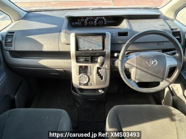 Used 2007 AT toyota noah ZRR70G Image[18]