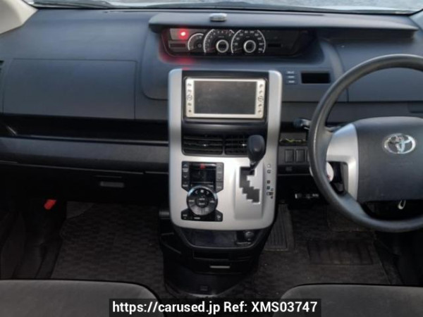 Used 2010 AT toyota noah ZRR70G Image[17]