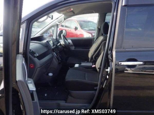 Used 2009 AT toyota voxy ZRR70W Image[12]