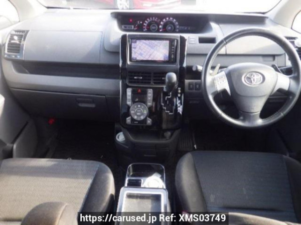Used 2009 AT toyota voxy ZRR70W Image[17]