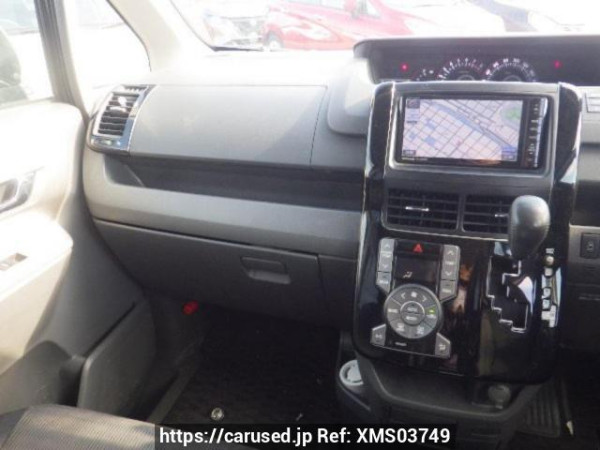 Used 2009 AT toyota voxy ZRR70W Image[18]