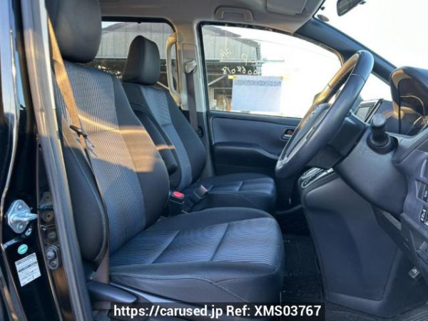 Used 2014 AT toyota voxy ZRR80W Image[12]