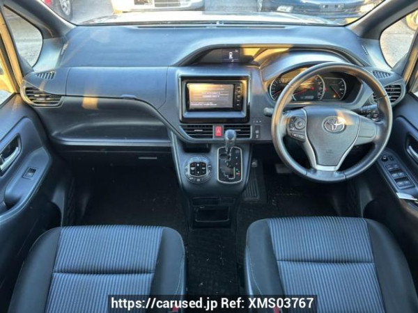 Used 2014 AT toyota voxy ZRR80W Image[19]