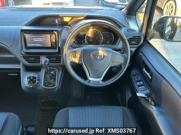 Used 2014 AT toyota voxy ZRR80W Image[21]
