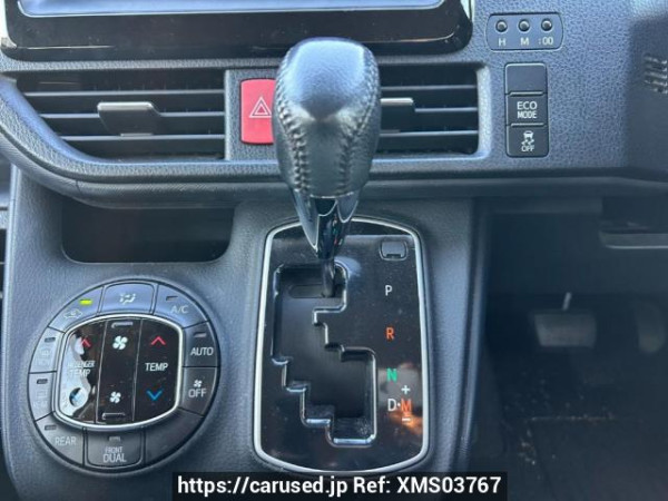 Used 2014 AT toyota voxy ZRR80W Image[28]