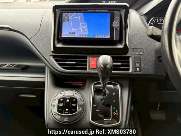 Used 2014 AT toyota voxy ZRR80W Image[24]