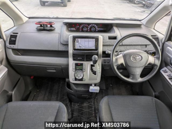 Used 2009 AT toyota voxy ZRR70W Image[19]