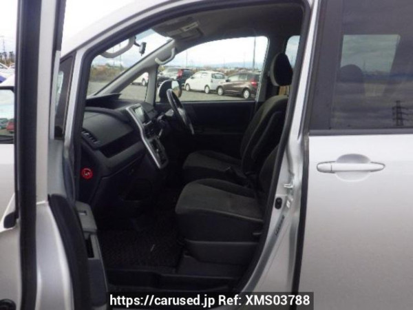 Used 2010 AT toyota noah ZRR70G Image[12]