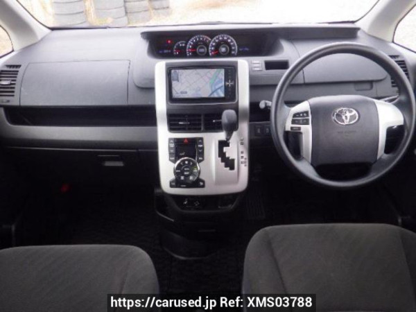 Used 2010 AT toyota noah ZRR70G Image[17]