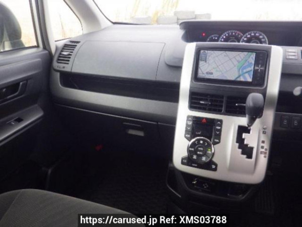 Used 2010 AT toyota noah ZRR70G Image[18]
