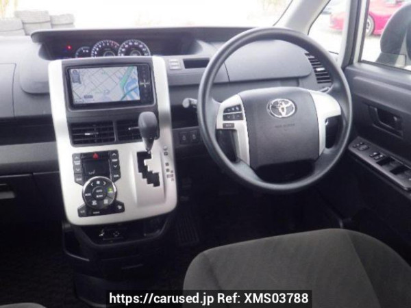 Used 2010 AT toyota noah ZRR70G Image[19]