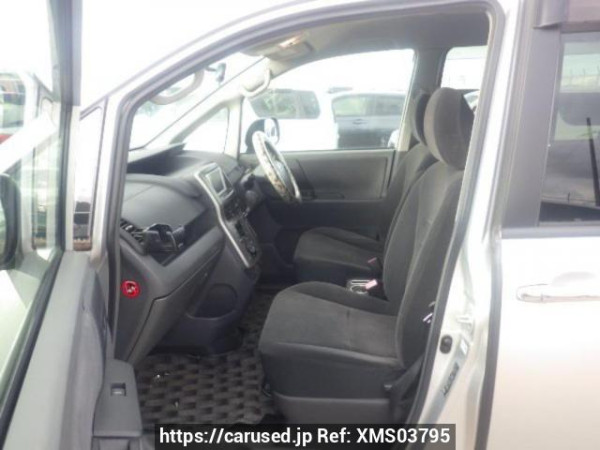 Used 2010 AT toyota noah ZRR75G Image[12]