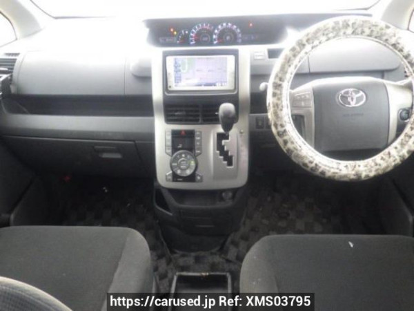 Used 2010 AT toyota noah ZRR75G Image[16]
