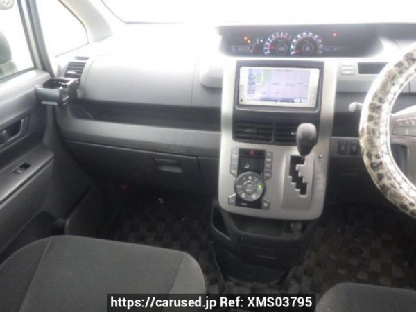 Used 2010 AT toyota noah ZRR75G Image[17]