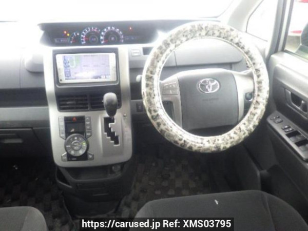 Used 2010 AT toyota noah ZRR75G Image[18]