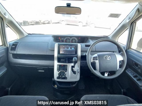 Used 2010 AT toyota noah ZRR70G Image[18]