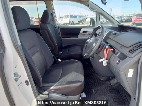 Used 2009 AT toyota voxy ZRR70W Image[13]