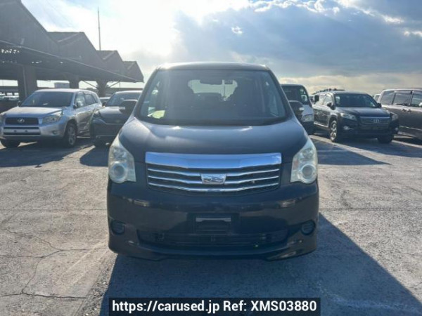 Used 2011 AT toyota noah ZRR70G Image[1]