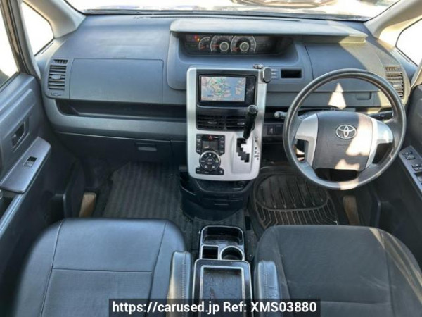 Used 2011 AT toyota noah ZRR70G Image[19]