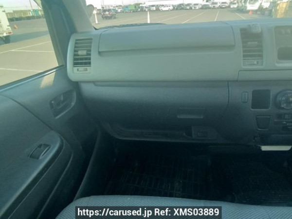 Used 2006 AT toyota regiusace-van KDH200V Image[17]