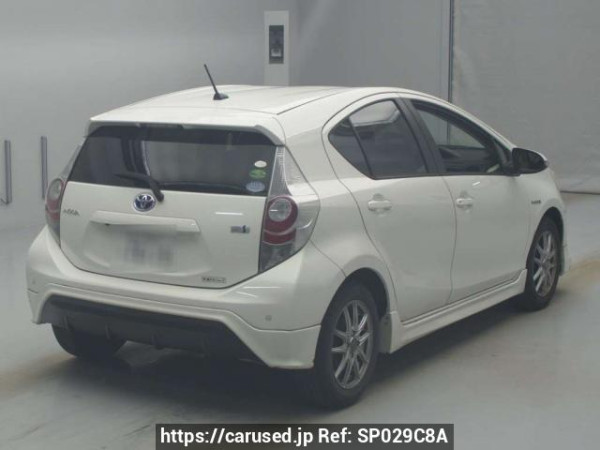 Used 2013 AT toyota aqua NHP10 Image[1]