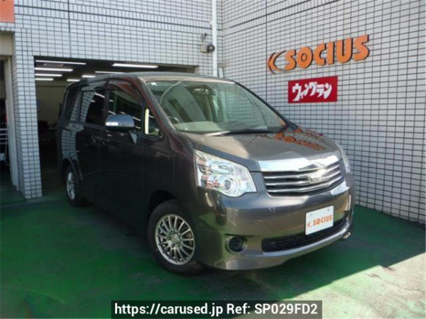 Used 2013 AT toyota noah ZRR70G Image[0]