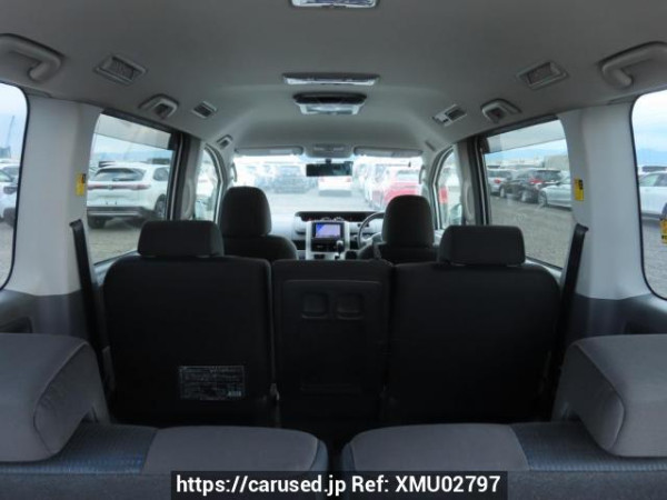 Used 2010 AT toyota voxy ZRR70W Image[9]
